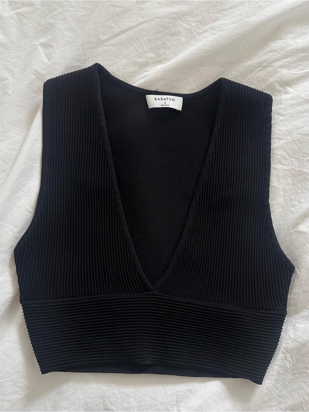 Babaton Black Ribbed V-Neck Cropped Tank